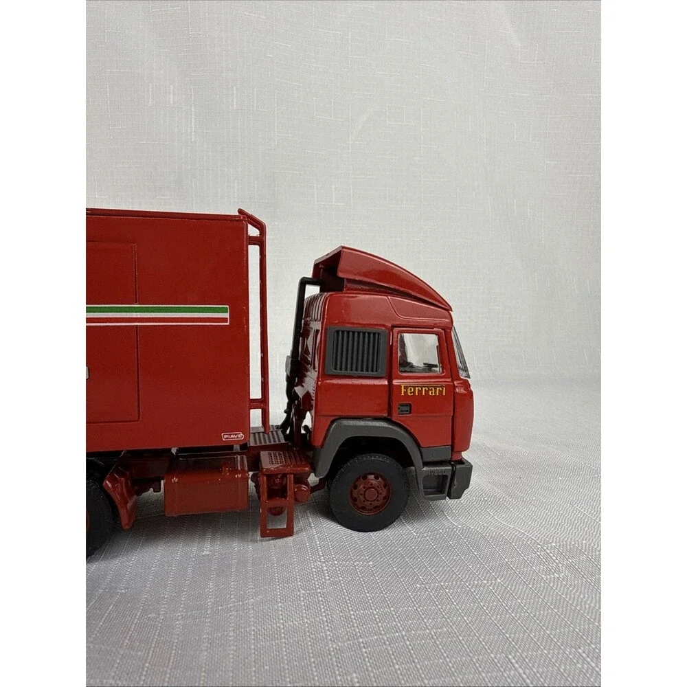 Old Cars 1:43 Ferrari Iveco Transporter